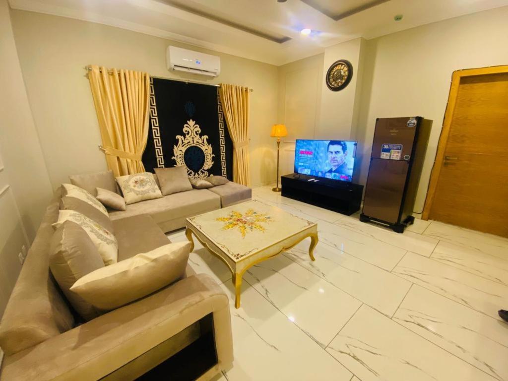 Holidazzle Serviced Apartments Bahria Town Ravalpindi Kültér fotó