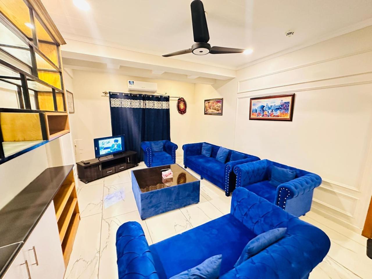 Holidazzle Serviced Apartments Bahria Town Ravalpindi Szoba fotó