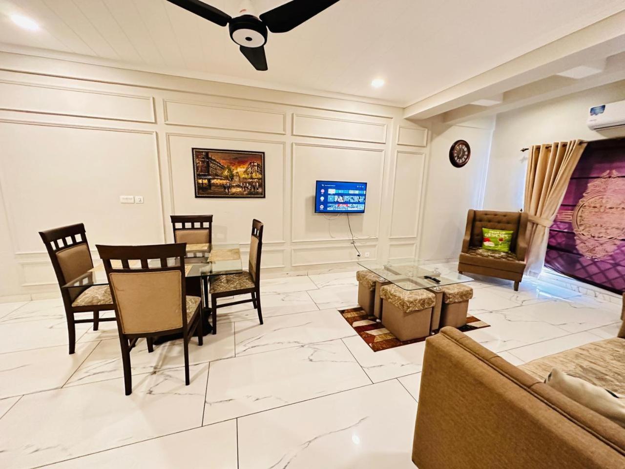 Holidazzle Serviced Apartments Bahria Town Ravalpindi Szoba fotó