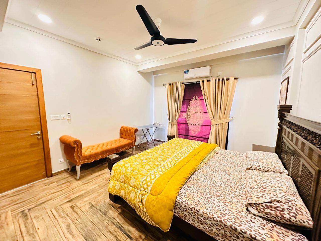 Holidazzle Serviced Apartments Bahria Town Ravalpindi Szoba fotó