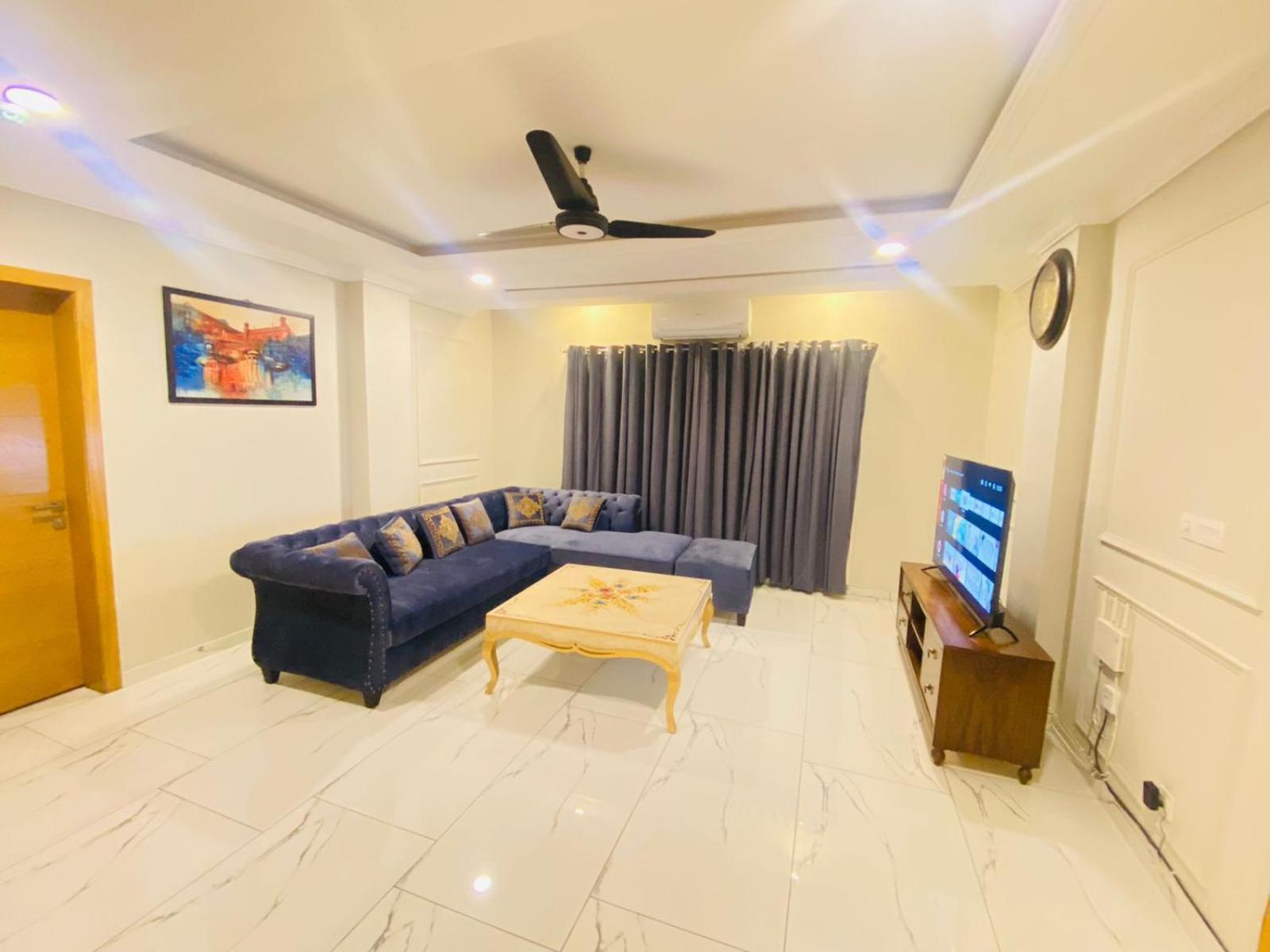 Holidazzle Serviced Apartments Bahria Town Ravalpindi Szoba fotó